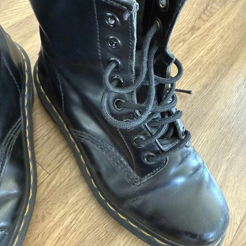 Dr Martens Black Leather Lace-Up Combat Boots - Woman - Picture 5 of 11